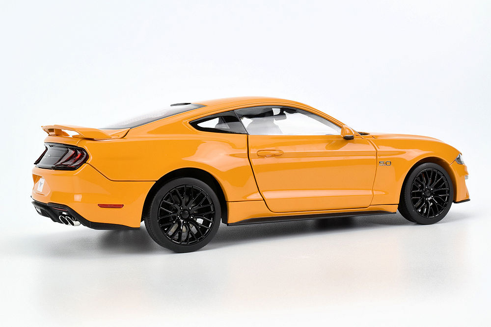 REVIEW Diecast Masters Ford Mustang GT •