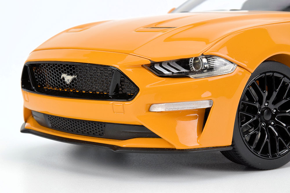 REVIEW Diecast Masters Ford Mustang GT •