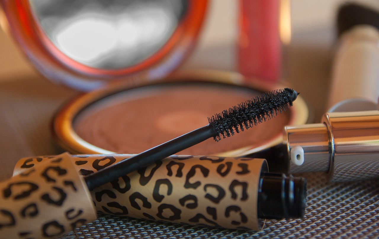 How to Avoid “Raccoon Eyes” When Applying Mascara