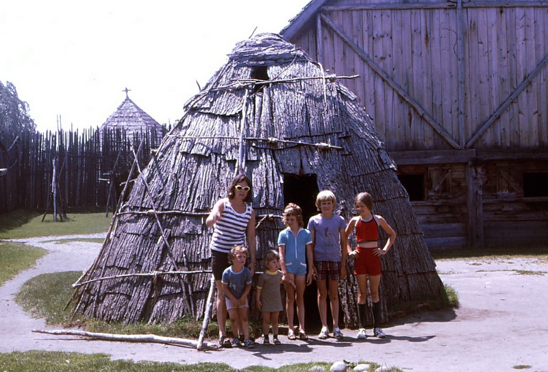 What is the difference between a tipi and a wigwam? Difference Digest