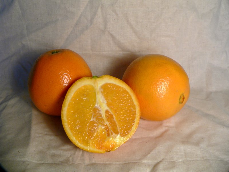 What is the difference between navel oranges and cara cara oranges