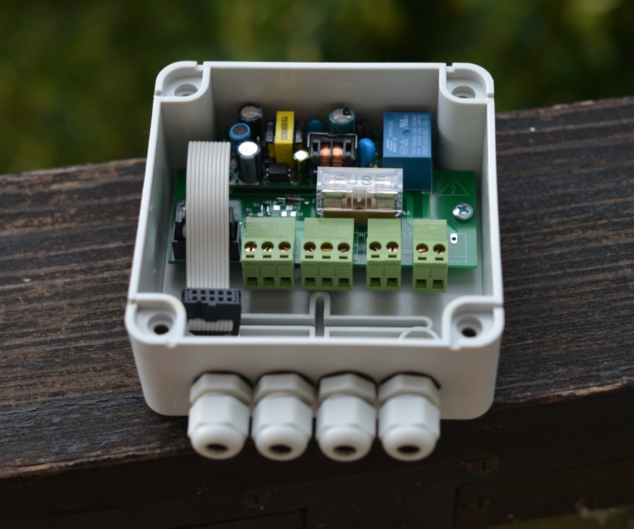 Differential thermostat for solar water heating and other applications