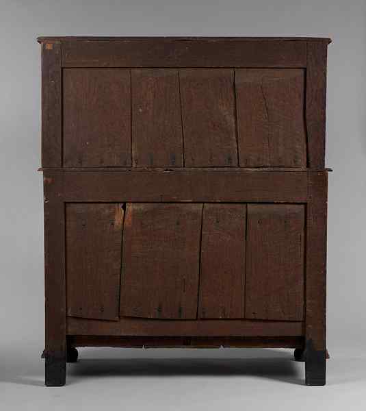 Différence entre l'armoire et le placard Diffexpert