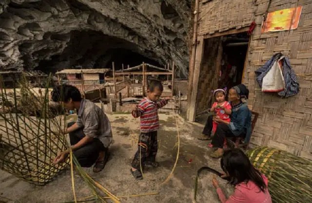 Así es la vida en una CUEVA en la que viven 100 personas en China