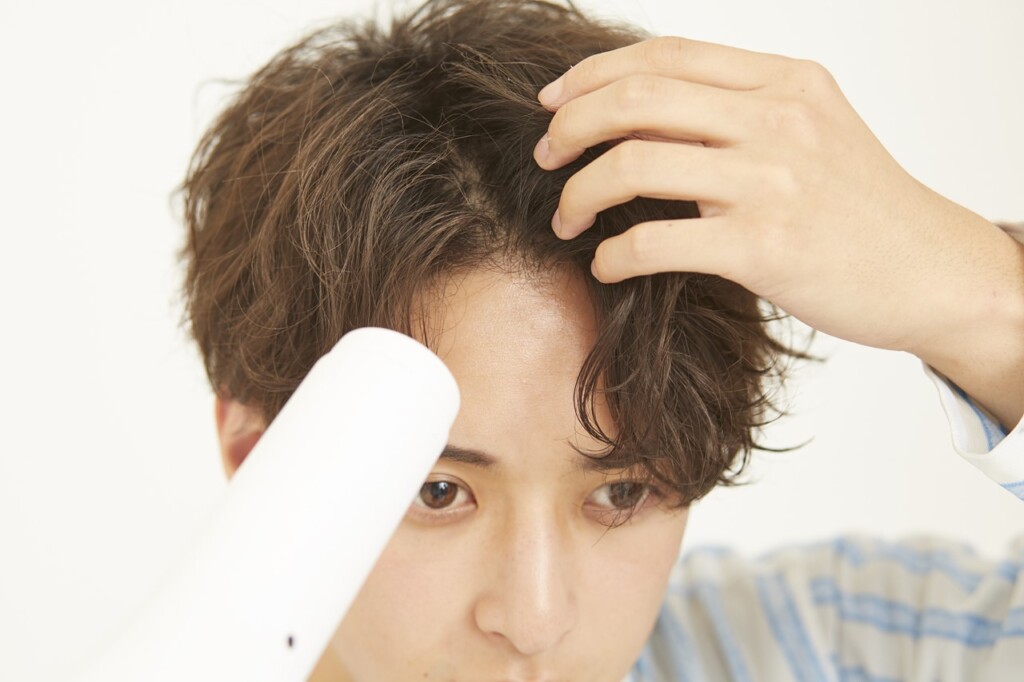 メンズパーマの最新髪型を紹介！ 大人の色気を演出する10スタイル【メンズヘアカタログ】 Digit [ディグ・イット]