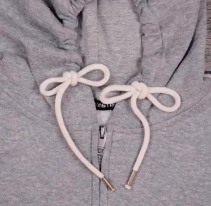 How to Tie Hoodie Strings? 10 Stylish Hoodie String Knots You Can Try Today