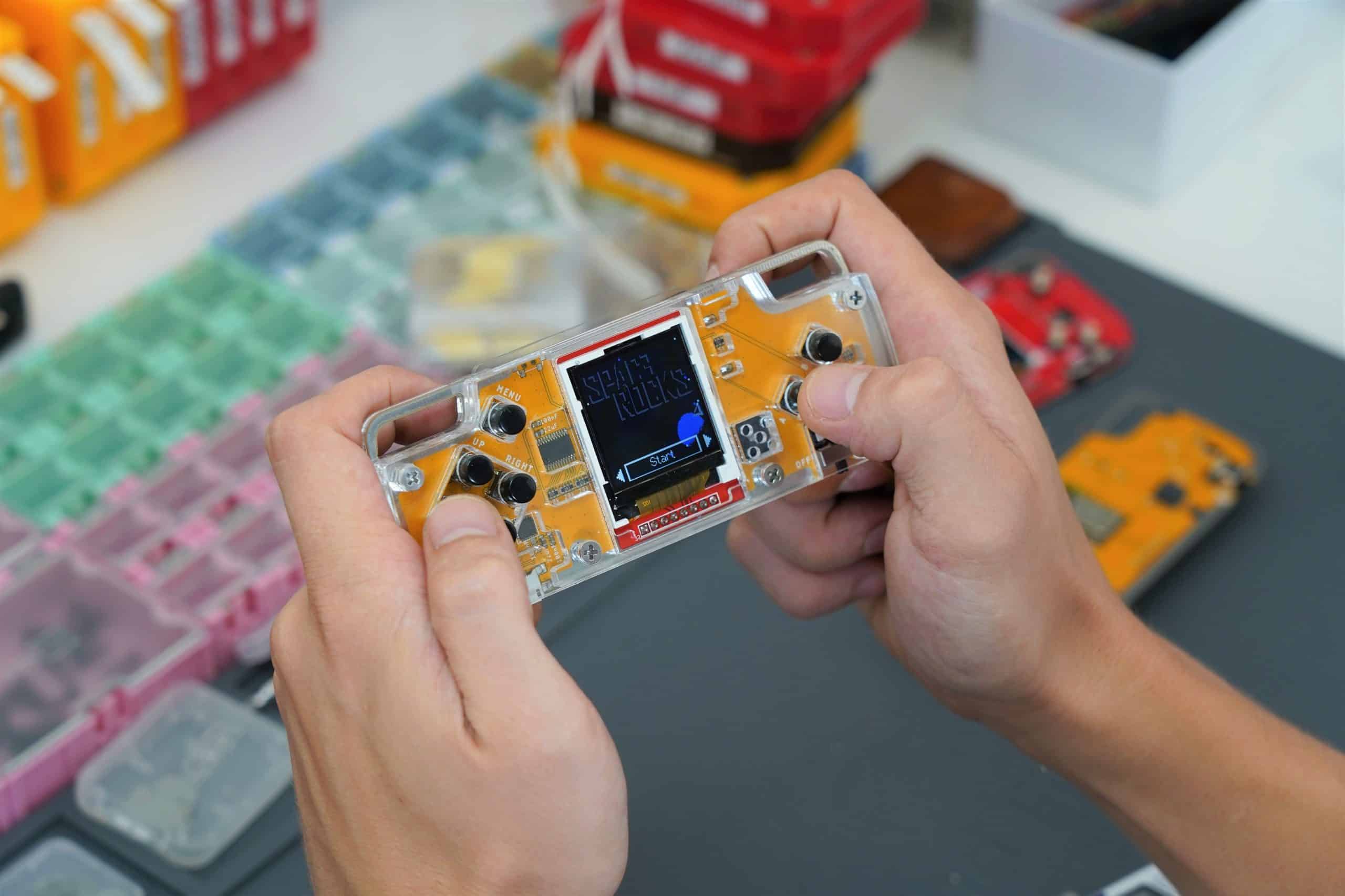 CircuitMess Nibble DIY Spielekonsole digikids.de