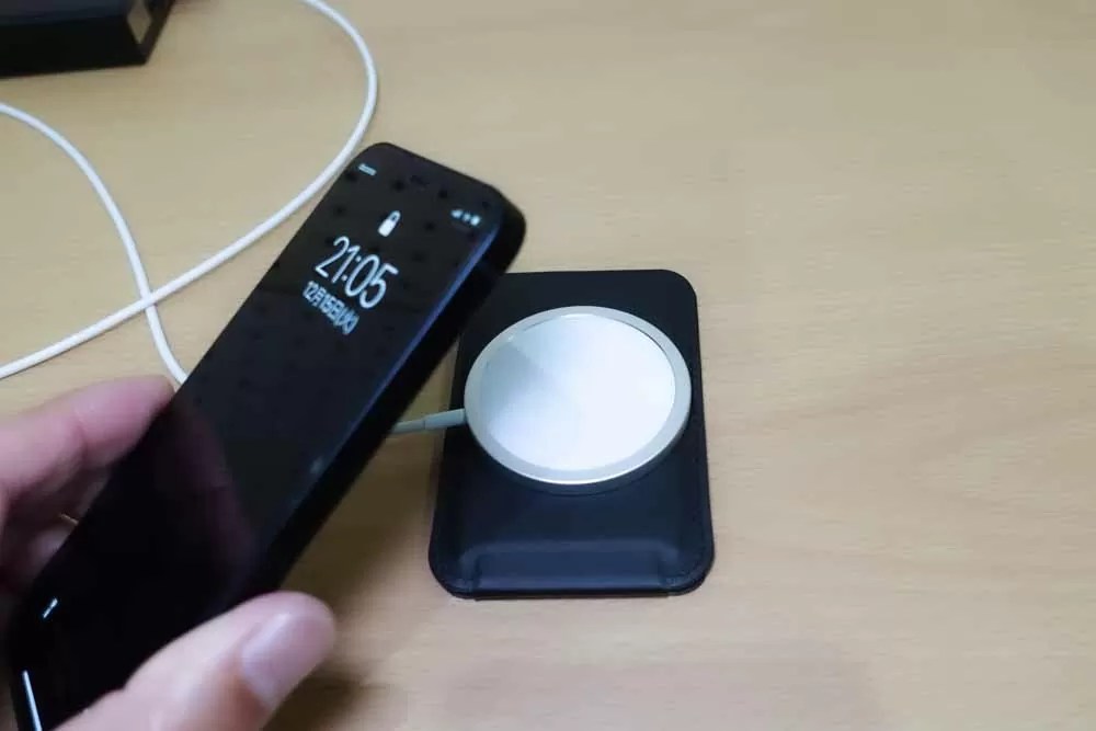 iPhone12miniにもマグネット式MOFTが最高！MagSafeに対応！