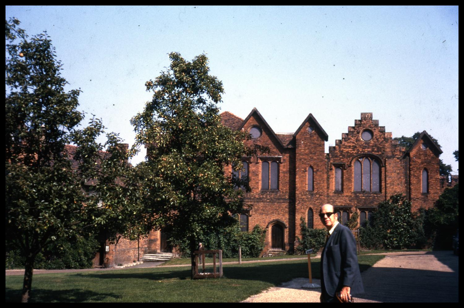 [Hatfield Palace] UNT Digital Library