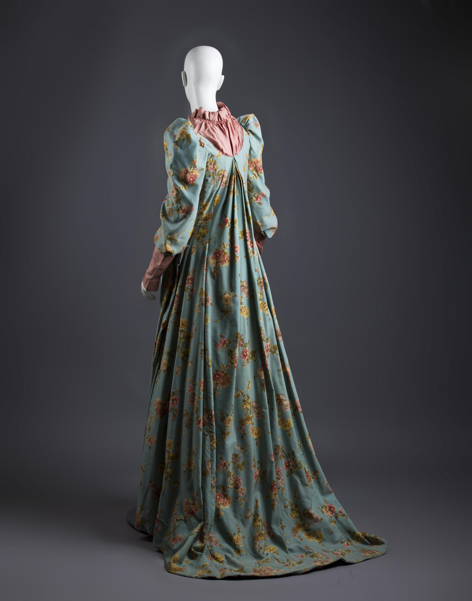Tea gown Item 4 of 10 UNT Digital Library