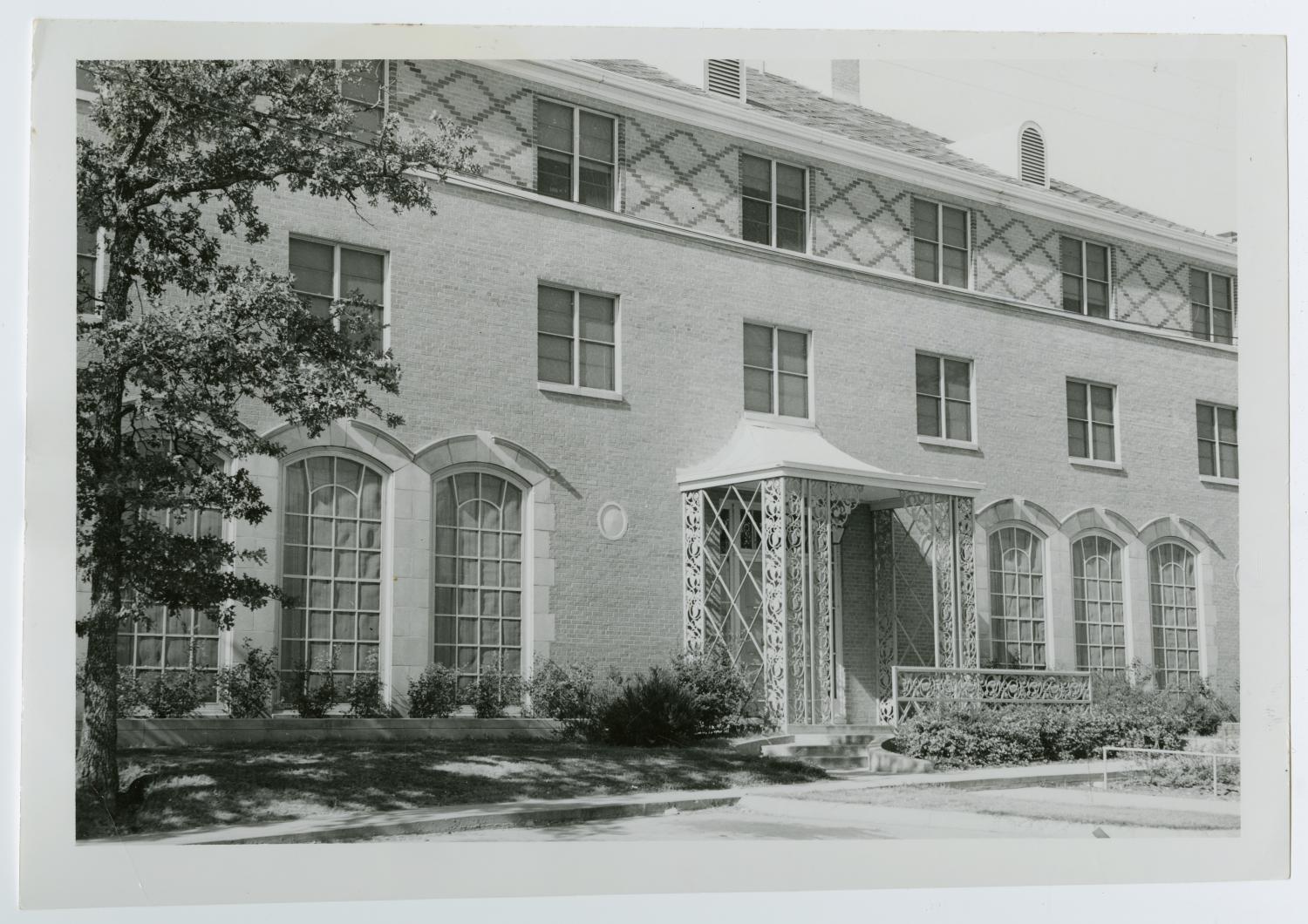 [Kendall Hall at North Texas State College] UNT Digital Library