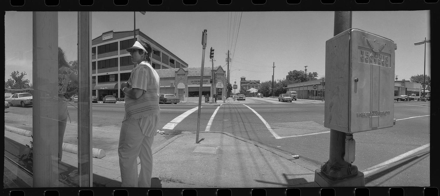 [Jefferson Blvd Panoramic Gal Between Poles, 1987] UNT Digital Library