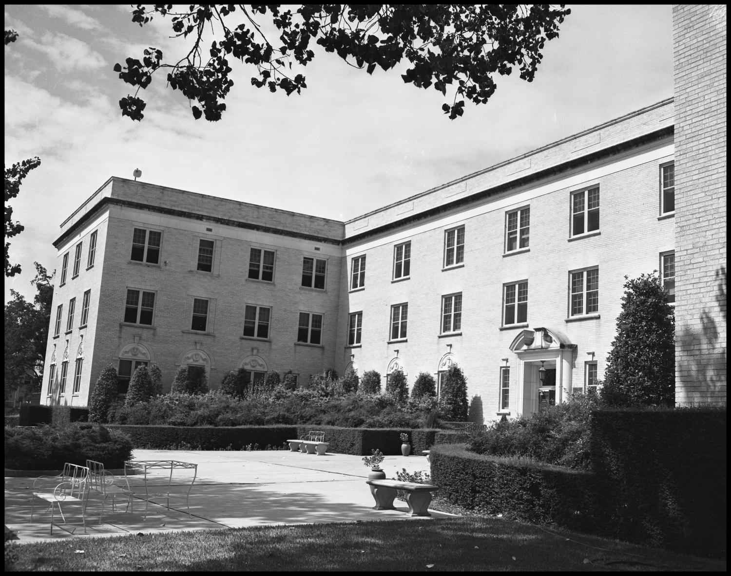 [Photograph of Terrill Hall] UNT Digital Library
