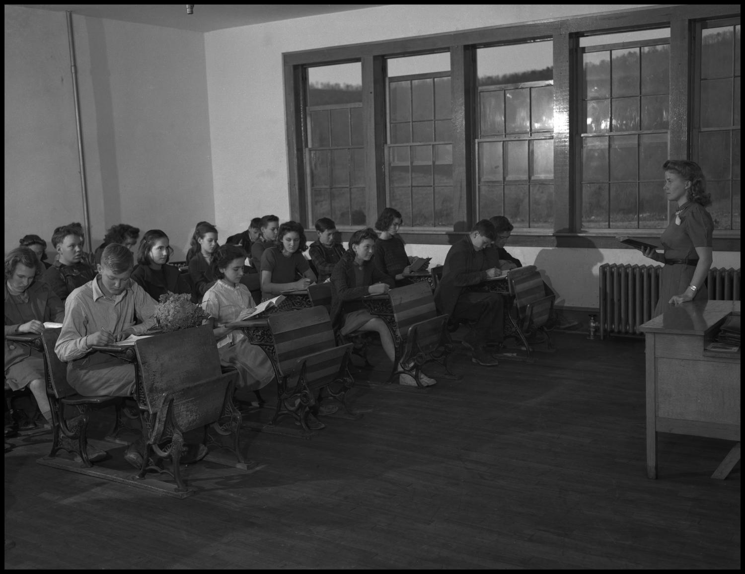 [Mabel Henderson teaching at Henderson Settlement] UNT Digital Library
