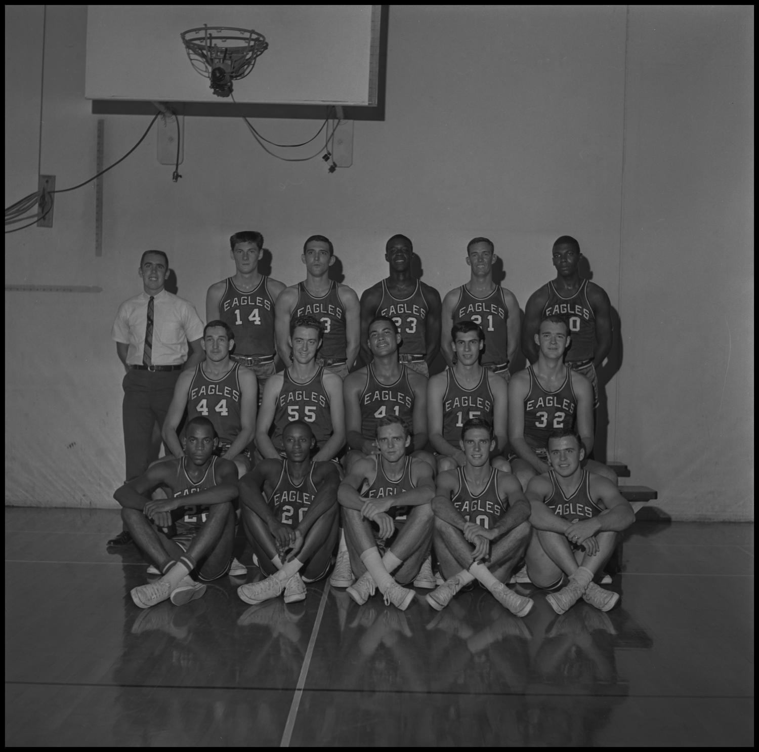 [1965 1966 Men's basketball team, 4] UNT Digital Library