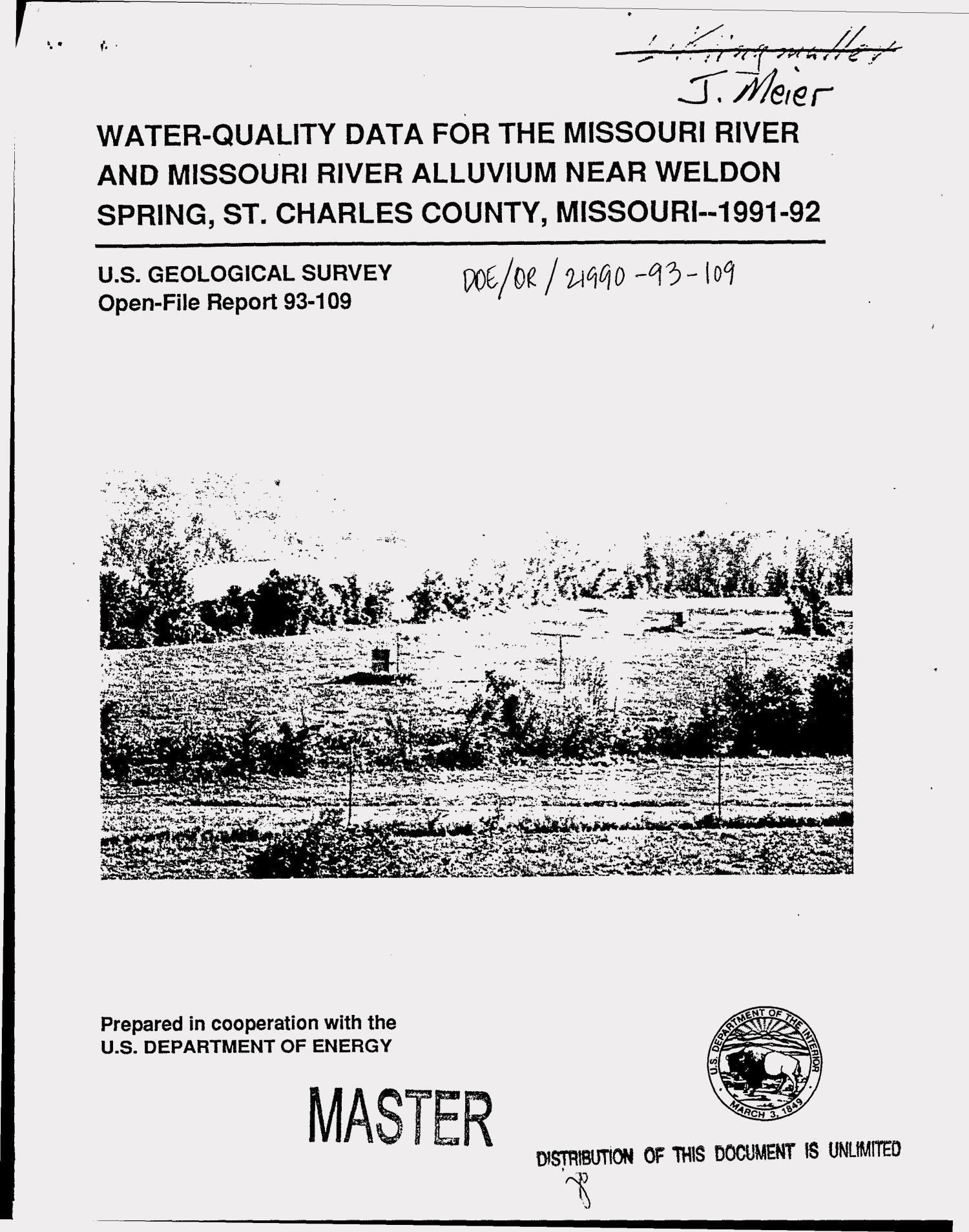 Waterquality data for the Missouri River and Missouri River alluvium