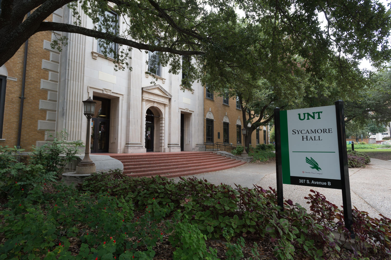 [Sycamore Hall, University of North Texas campus] UNT Digital Library