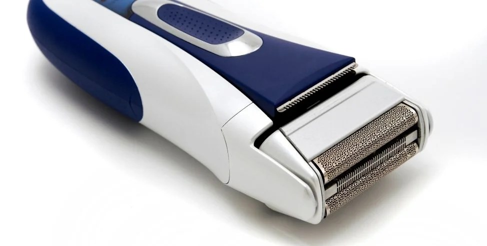 Can You Bring a Razor on a Plane? Digital Nomad Pack