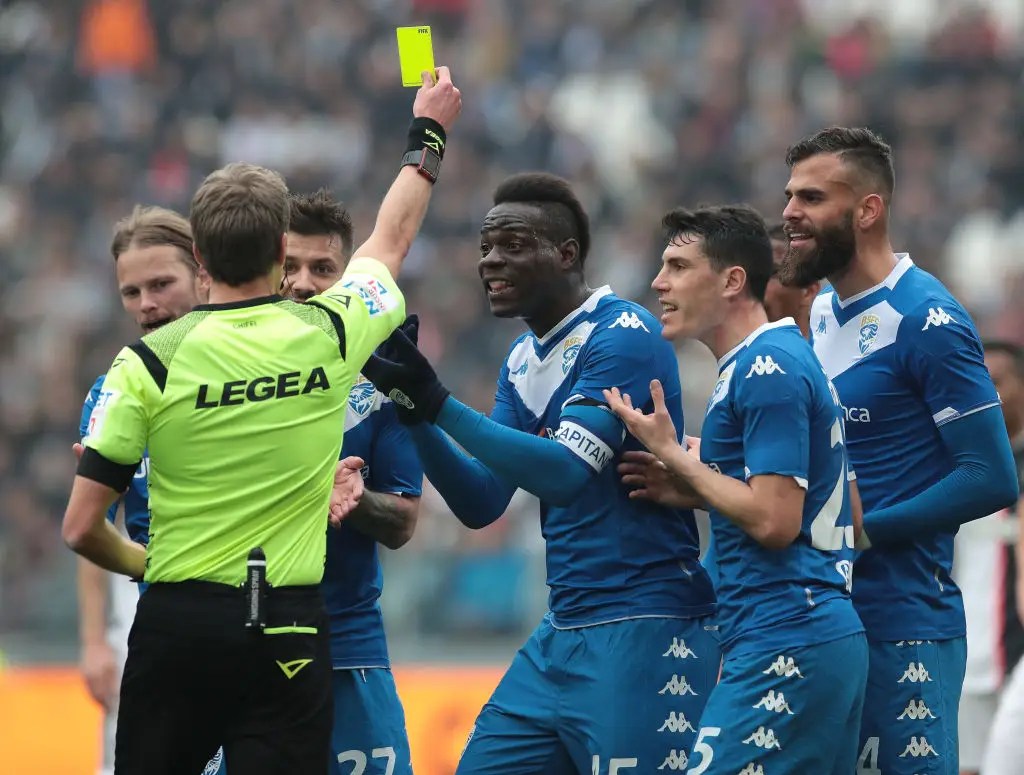 7 Pemain Sepakbola yang Terkenal Barbar, Berani Lawan?