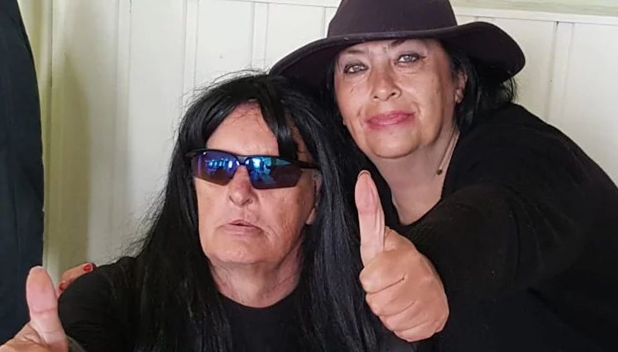 Addio a Richard Benson l’amore di sua moglie Ester Esposito