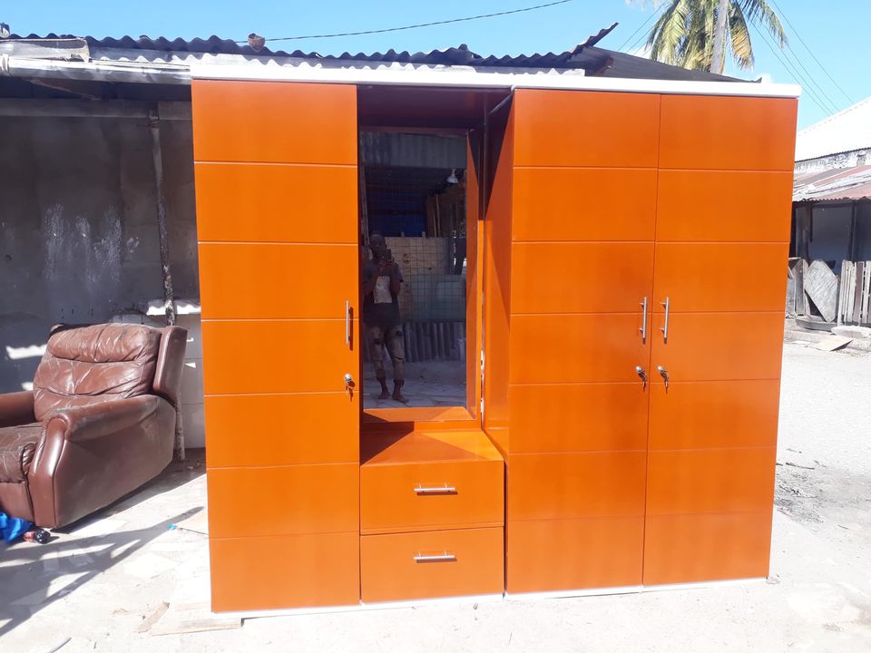 Dilizote Tunachongesha Kabati Za Mbao Design Tofaut Zipo Tayari