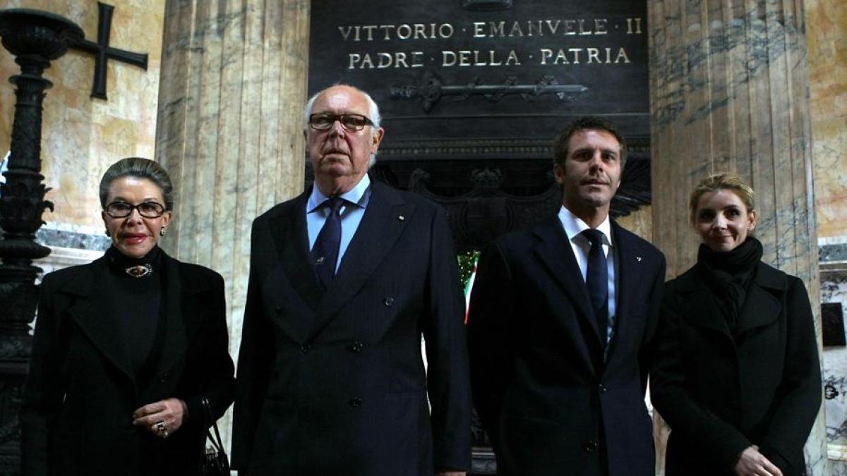 Funerali di Vittorio Emanuele, il dress code vieta il mantello