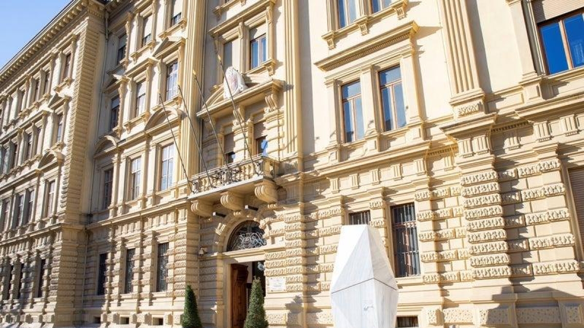 Bolzano si inventa la dichiarazione etnica online: la Provincia urla «progetto prioritario» e noi ridiamo sotto i baffi