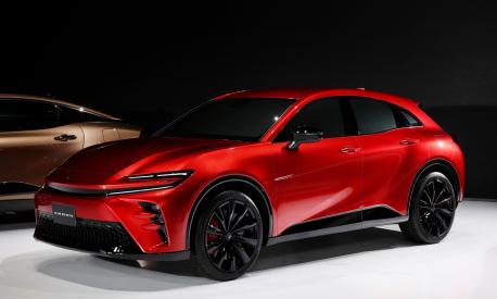 migliori auto ibride 2023 Toyota Crown: L'ibrida Da 340 Cv Arriva Negli Usa Nel 2023