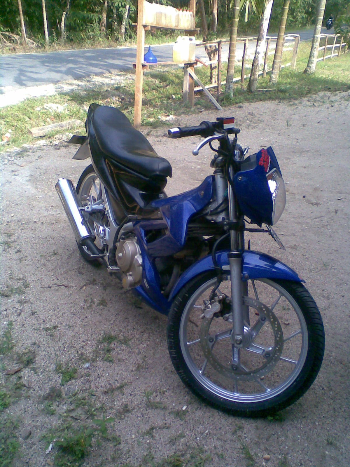 Modifikasi Motor Fiz R Warna Silver Arena Modifikasi