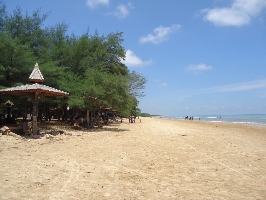 Wisata Pantai Lombang Di Madura Sumenep