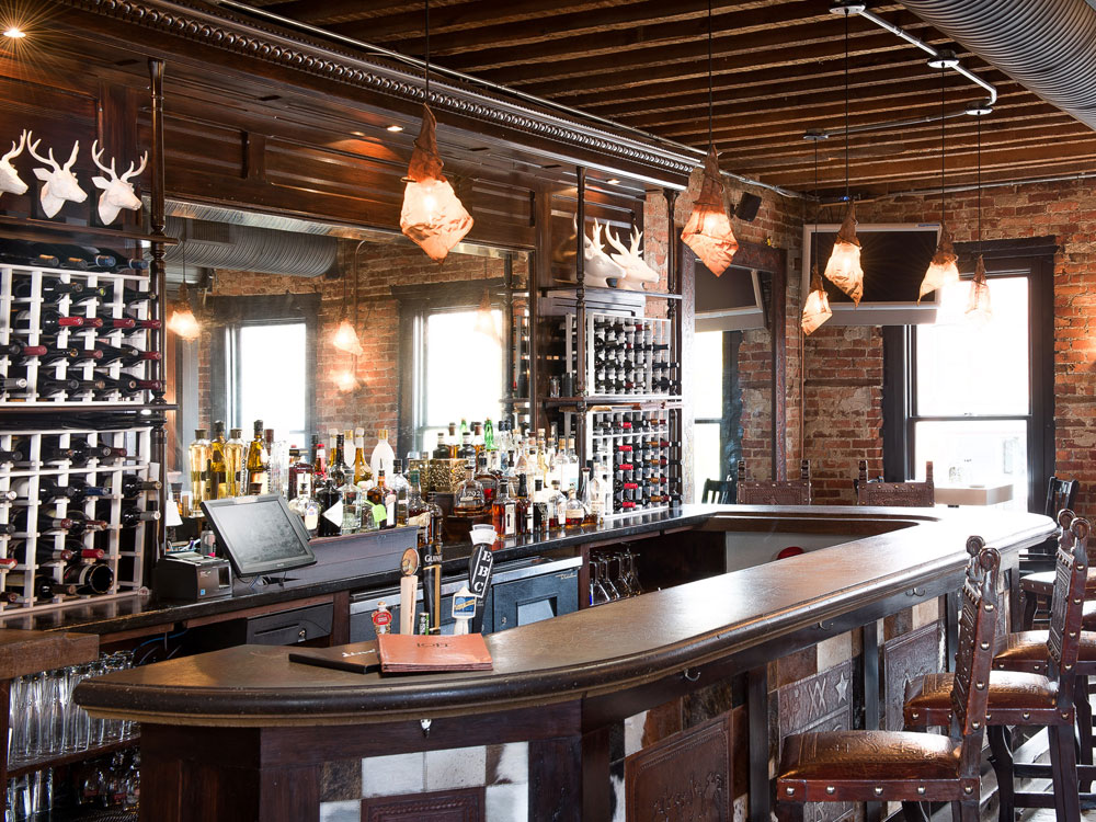 Dinas Fine Dining in Ellicottville