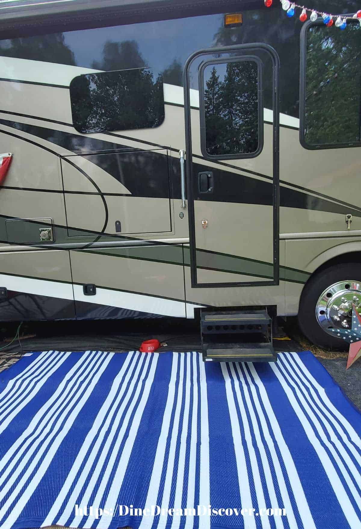 Decorative RV Patio Rug Dine Dream Discover