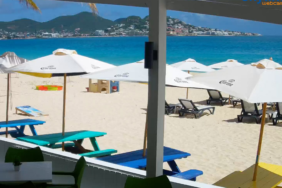 St Maarten  Cam Dinghy's Beach Bar