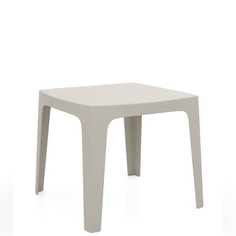 4 tables SOLID de Stefano Giovannoni éditeur Vondom