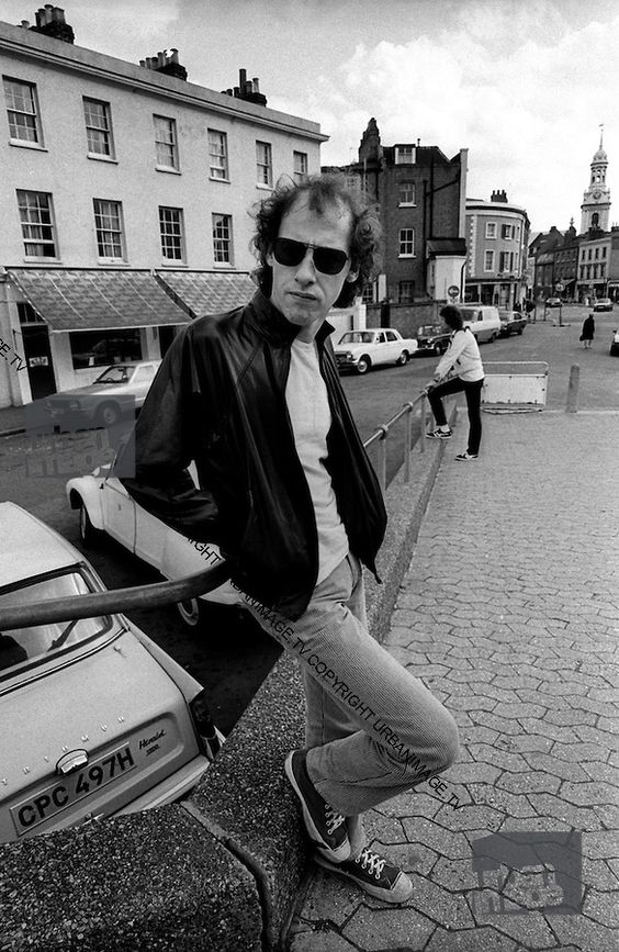 Rare photos from Mark Knopfler when he was young DireStraits