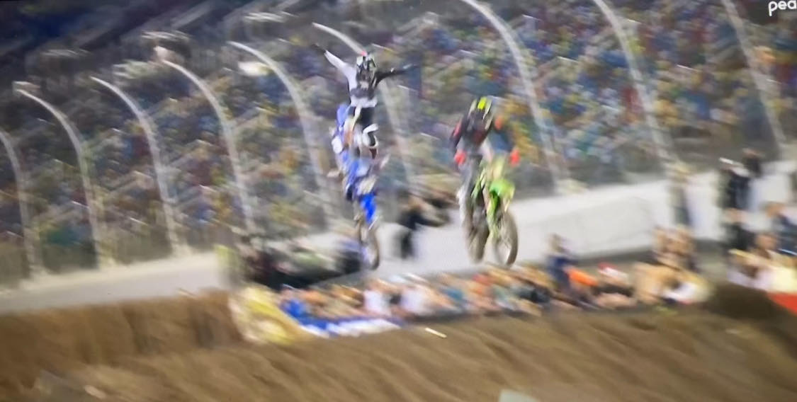 Video Gavin Towers Scary Get Off at Daytona Supercross!
