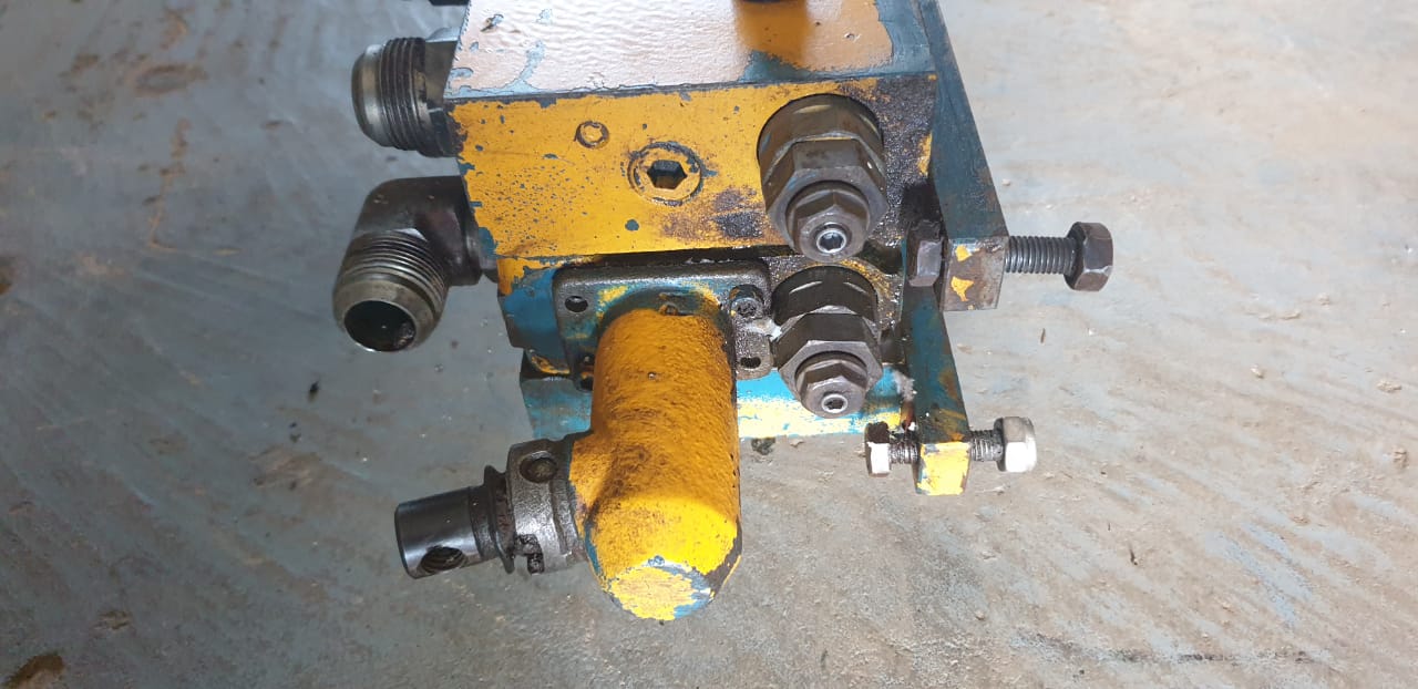 Hydraulic Directional Control Valve Bank – Dirtworx