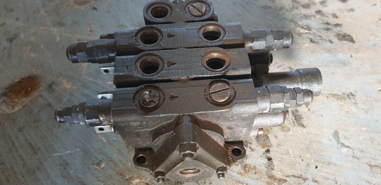 Hydraulic Directional Control Valve Bank Dirtworx
