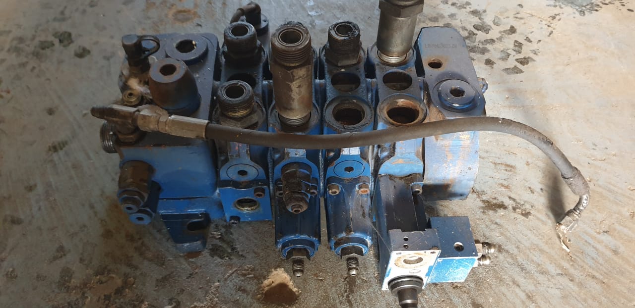 Hydraulic Directional Control Valve Bank Dirtworx