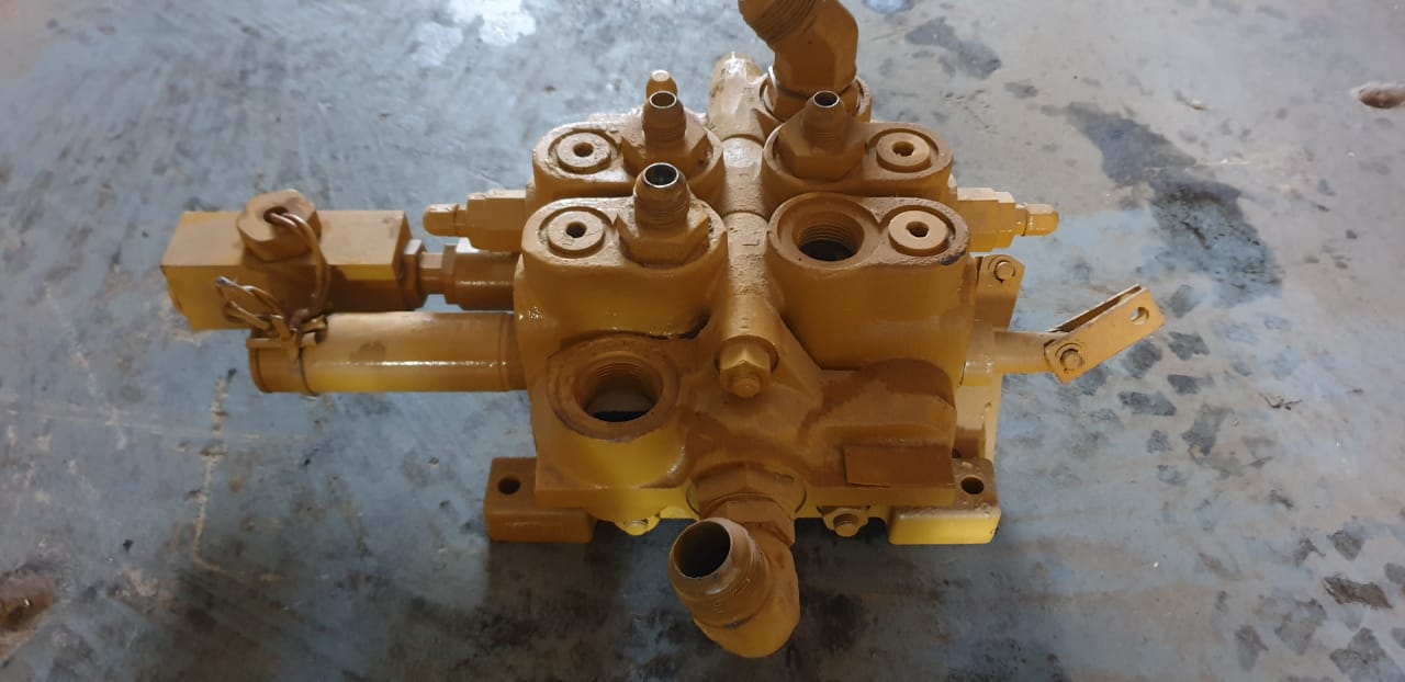 Hydraulic Directional Control Valve Bank – Dirtworx