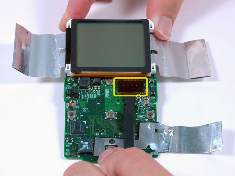 Installing iPod 2nd Generation Logic Board Classic disassembly