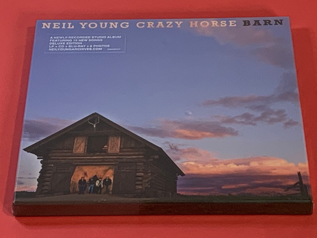 NEIL YOUNG " BARN " 1 LP + 1 CD + 1 BLURAY + 6 FOTOS. BOXSET DE ED