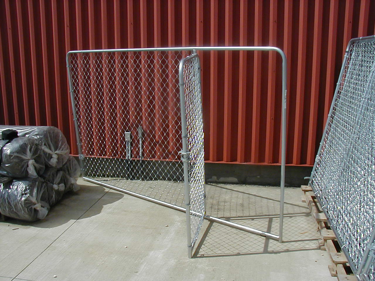 Dog Kennels by Discount Fence