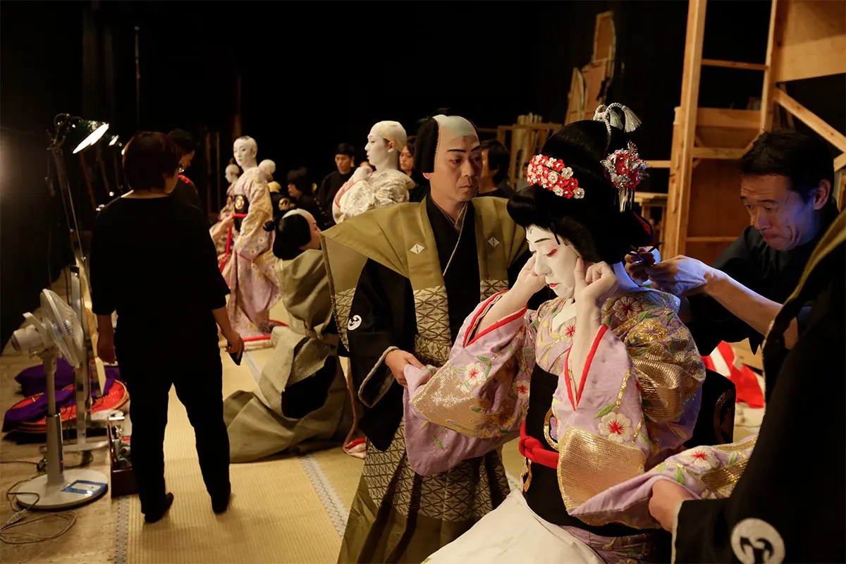 坂東玉三郎と4人の花形俳優が舞う！女方舞踊の大曲を、特別な演出で。 シネマ歌舞伎『京鹿子娘五人道成寺／二人椀久』 Discover