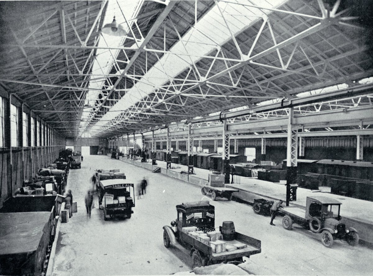 The railway yard and station, west of Madras Street discoverywall.nz