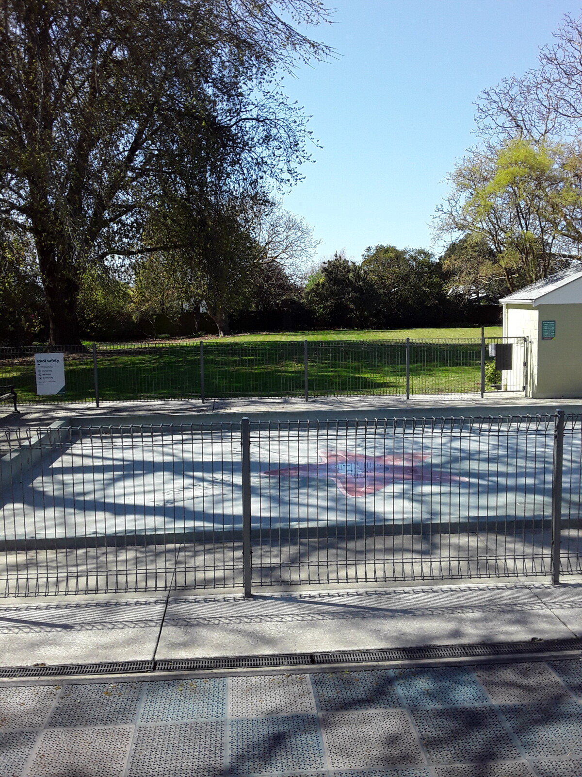 Woodham Park paddling pool discoverywall.nz