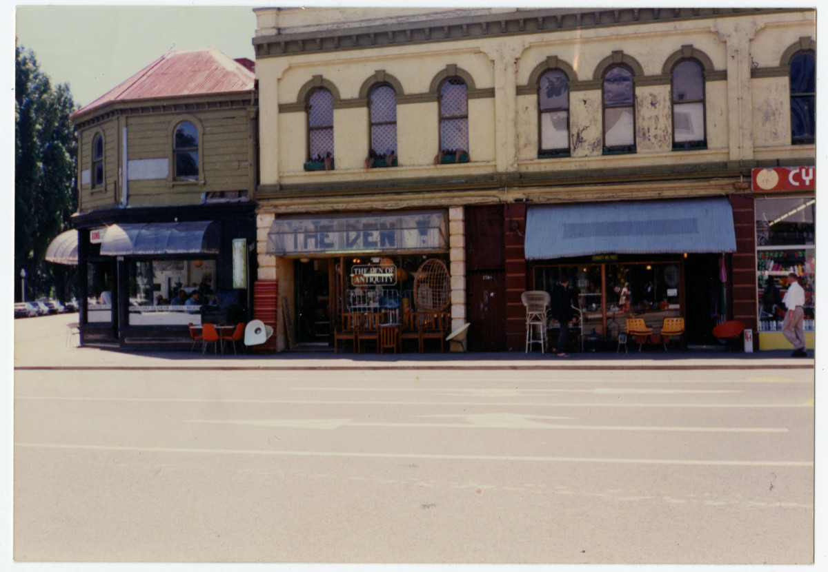 Teddies in town discoverywall.nz