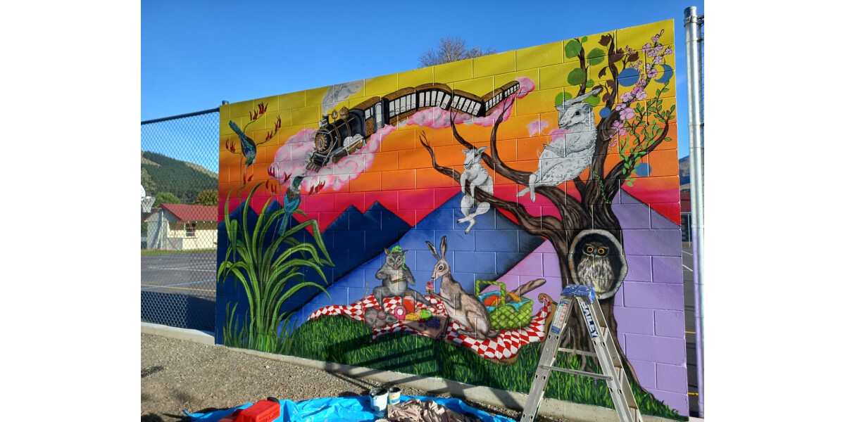 Frankie Bakker mural Little River School discoverywall.nz