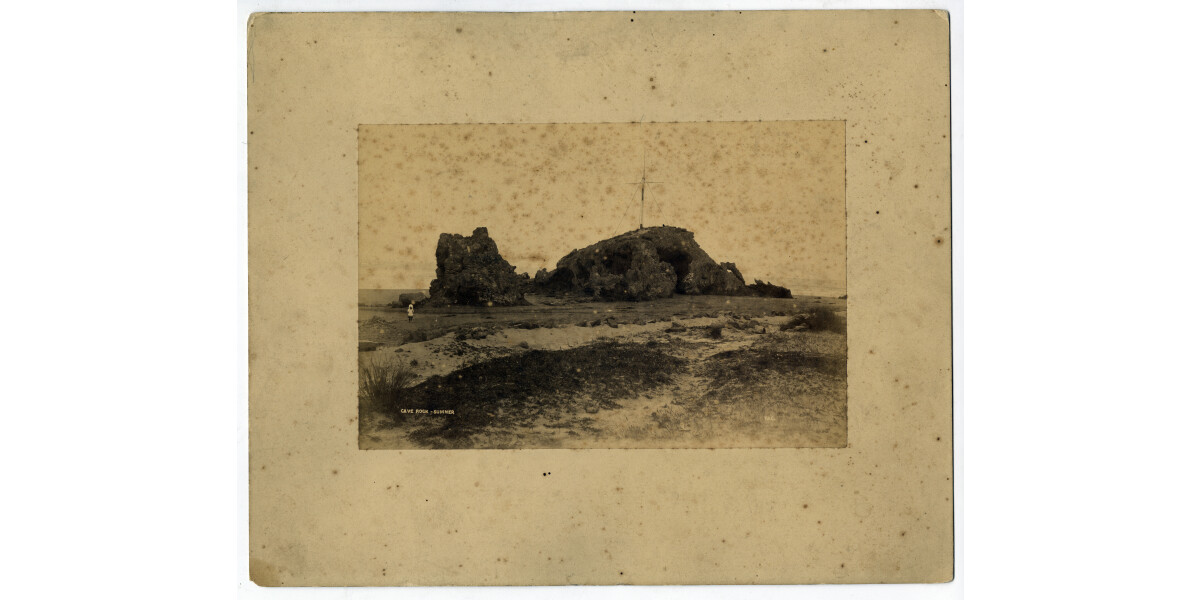 Cave Rock Sumner discoverywall.nz