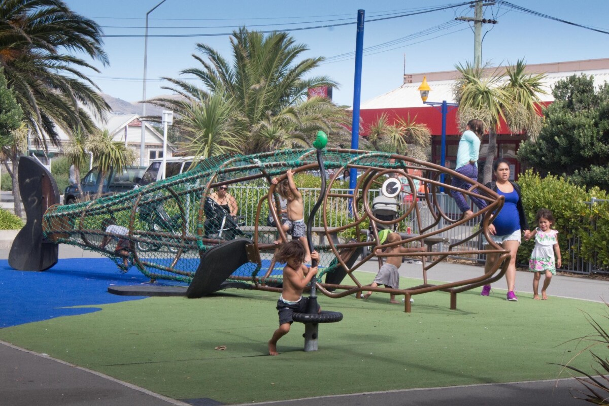 Installation of playground safety matting discoverywall.nz
